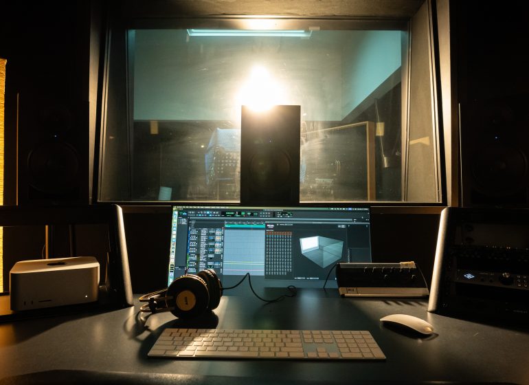 Studio 2 Console [Angle 2] Image
